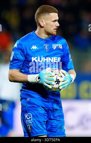 Frosinone, Italien. Februar 2026. Andrea Fulignati von Empoli FC sieht sich während des Serie BKT-Spiels zwischen Frosinone Calcio und Empoli FC am 20. Februar 2026 im Stadio Benito Stirpe in Frosinone, Italien, an Stockfoto