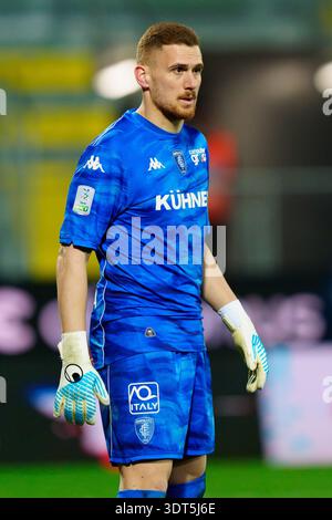 Frosinone, Italien. Februar 2026. Andrea Fulignati von Empoli FC sieht sich während des Serie BKT-Spiels zwischen Frosinone Calcio und Empoli FC am 20. Februar 2026 im Stadio Benito Stirpe in Frosinone, Italien, an Stockfoto