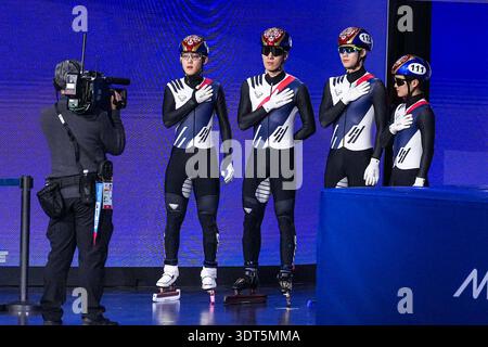 Mailand, Italien. Februar 2026. MAILAND, ITALIEN - 20. FEBRUAR: Jeongmin Lee aus der Republik Korea, Juni Seo Lee aus der Republik Korea, Jongun Rim aus der Republik Korea auf der Short Track Speed Skating am 16. Tag der Olympischen Winterspiele 2026 in Milano Cortina am 20. Februar 2026 in Mailand, Italien (Foto: Andre Weening/Orange Pictures) Credit: Orange Pics BV/Alamy Live News Stockfoto