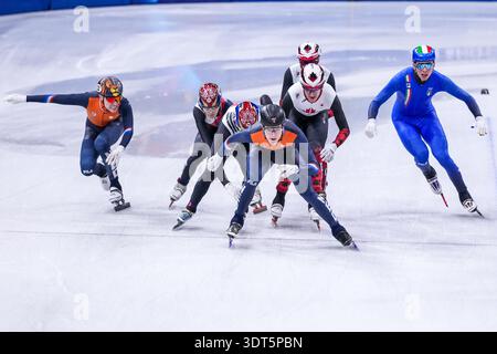 Mailand, Italien. Februar 2026. MAILAND, ITALIEN - 20. FEBRUAR: Teun Boer aus den Niederlanden, Friso Emons aus den Niederlanden, Juni Seo Lee aus der Republik Korea auf der Short Track Speed Skating während des 16. Tages der Olympischen Winterspiele von Milano Cortina 2026 in der Milano Ice Skating Arena am 20. Februar 2026 in Mailand, Italien (Foto: Andre Weening/Orange Pictures) Credit: Orange Pics BV/Alamy Live News Stockfoto