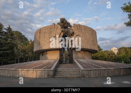 Burgas, Bulgarien, 25. September 2020 das Pantheon-Denkmal im Meeresgarten von Burgas. Das Denkmal erinnert an die Toten des 2. Weltkrieges Stockfoto