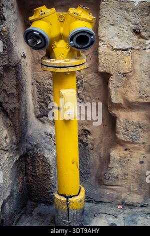 Jerusalem, Israel, 20. Februar 2026 auf den Bürgersteigen der Stadt installierte Außenhydranten für Rettungsdienste. Diese wesentlichen Sicherheitsmerkmale A Stockfoto