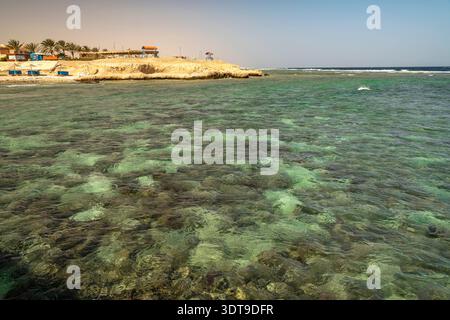 Die Küste am Roten Meer bei Al-Qusair oder El Quseir, Ägypten, Afrika | Küste am Roten Meer bei El Qoseir, Ägypten, Afrika Stockfoto