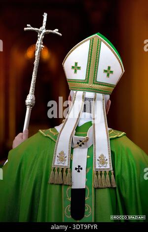 ROM, ITALIEN - 15. FEBRUAR: Papst Leo XIV. Besuchte die Pfarrei Santa Maria Regina Pacis am 15. Februar 2026 in Ostia. Rom, Italien. Stockfoto