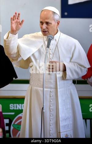 ROM, ITALIEN - 15. FEBRUAR: Papst Leo XIV. Besuchte die Pfarrei Santa Maria Regina Pacis am 15. Februar 2026 in Ostia. Rom, Italien. Stockfoto