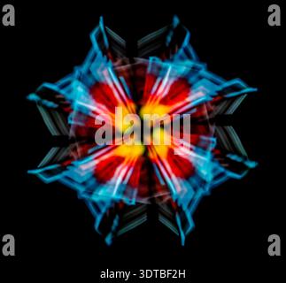Dies ist ein digitales abstraktes Kunstwerk mit einem lebendigen, symmetrischen Muster. Der Gesamtstil erinnert an Neonlicht-Kunst, mit einem dynamischen, engeren Stil Stockfoto