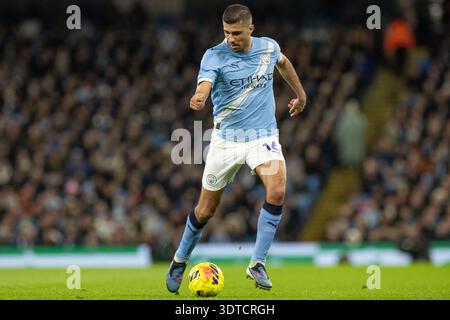 Rodri #16 des FC Manchester City während des Premier League-Spiels zwischen Manchester City und Newcastle United im Etihad Stadium, Manchester am Samstag, den 21. Februar 2026. (Foto: Mike Morese | MI News) Credit: MI News & Sport /Alamy Live News Stockfoto