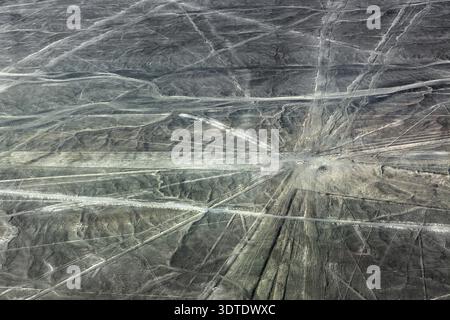 Blick aus dem Flugzeug auf das Plateau Nazca Stockfoto