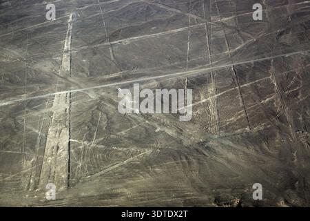 Blick aus dem Flugzeug auf das Plateau Nazca Stockfoto