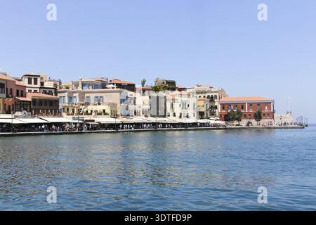 Ausblick auf den alten venezianischen Hafen von Chania, Kreta, Griechenland Stockfoto