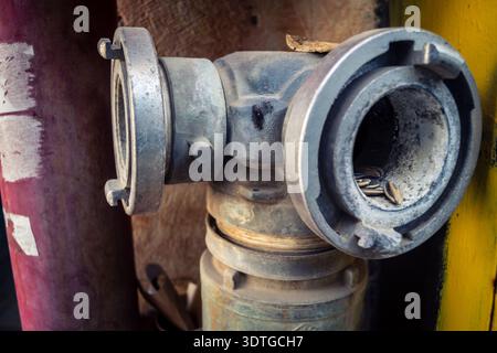 Jerusalem, Israel, 21. Februar 2026 auf den Bürgersteigen der Stadt installierte Außenhydranten für Rettungsdienste. Diese wesentlichen Sicherheitsmerkmale A Stockfoto