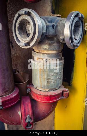 Jerusalem, Israel, 21. Februar 2026 auf den Bürgersteigen der Stadt installierte Außenhydranten für Rettungsdienste. Diese wesentlichen Sicherheitsmerkmale A Stockfoto
