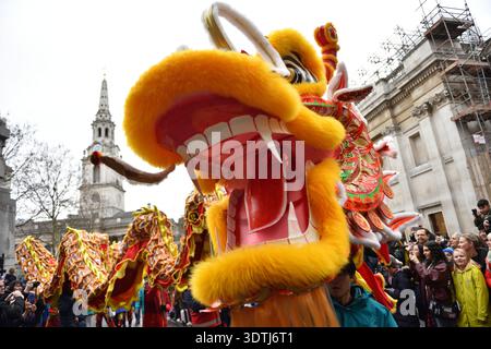 Chinesische Neujahrsparade, Trafalgar nach Soho, London, Großbritannien. Februar 2026 Stockfoto