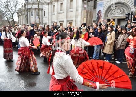 Chinesische Neujahrsparade, Trafalgar nach Soho, London, Großbritannien. Februar 2026 Stockfoto