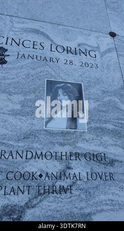 Los Angeles, Kalifornien, USA 21. Februar 2026 Addams Family TV Show Mittwoch Schauspielerin Lisa Loring Grave auf dem Hollywood Forever Cemetery am 21. Februar 2026 in Los Angeles, Kalifornien, USA. Foto: Barry King/Alamy Stock Photo Stockfoto