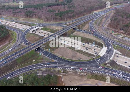 Luftaufnahme der Anschlussstelle M25 10/A3 Wisley nach jahrelangen Modernisierungsarbeiten, Wisley, Surrey, Großbritannien. (Feb. 2026) Stockfoto