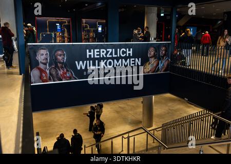 22.02.2026, SAP Garden, München, Deutschland, BMW Top Four, Basketball BBL Cup, Finale, BMA365 Bamberg Baskets - ALBA Berlin. BBL Top Four Atmosphäre im SAP Garten Foto Alexander Trienitz / nordphoto GmbH. Stockfoto
