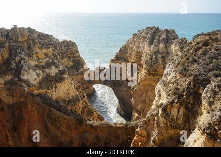 Naturbogen in Ponta da Piedade, Lagos, Algarve, Portugal Stockfoto