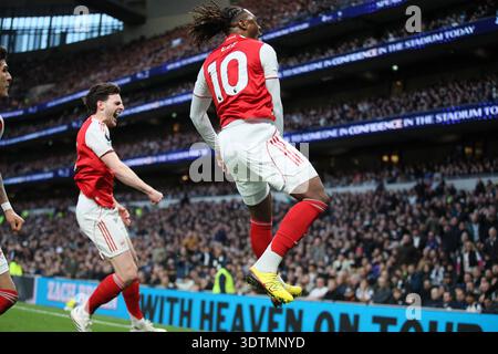 London, UK. 22nd Feb, 2026. Eberechi Eze of Arsenal (10) celebrates after he scores his teams 1st goal. Premier League match, Tottenham Hotspur v Arsenal at the Tottenham Hotspur Stadium in London on Sunday 22nd February 2026. this image may only be used for Editorial purposes. Editorial use only pic by Andrew Orchard/Alamy Live news Stockfoto