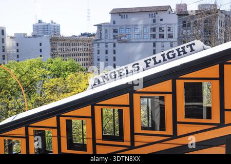 Los Angeles, Kalifornien - 24. Februar 2018: Detail der Engel Flug Eisenbahn Zug mit Stadtbild, Los Angeles, Kalifornien Stockfoto