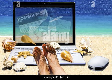 Im Lockdown und Homeoffice, träumen von Urlaub am Meer in einem warmen Land Stockfoto