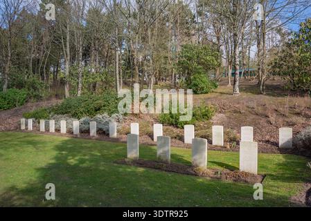Die Gräber von 17 indischen Soldaten und eines von Westindien, Etaples Military Cemetery, nahe Boulogne-sur-Mer, Frankreich Stockfoto