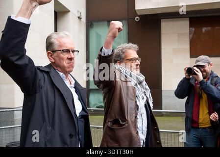 Marylebone Magistrates Court, London UK. Februar 2026. Protest, die das Recht auf Protest verteidigen, Re Ben Jamal und Chris Nineham, die unter vielen verhaftet wurden, nachdem sie am 18. Januar 2024 in Whitehall friedliche Proteste für Palästina verübt hatten. Sprecher außerhalb des Magistrates Court unterstützten Ben Jamal und Chris Nineham. Quelle: Stephen Bell / Alamy Live News Stockfoto
