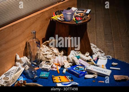 EMBARGO bis 9:00 UHR AM MITTWOCH, 25. FEBRUAR 2026 - London, Großbritannien. Februar 2026. My Bed, 1998 - Tracey Emin: A Second Life at Tate Modern. Die Ausstellung findet vom 27. Februar bis 31. August 2026 statt. Guy Bell/Alamy Live News Stockfoto
