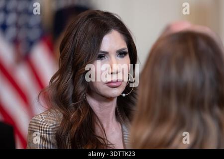 Washington, United States. 23rd Feb, 2026. Homeland Security Secretary Kristi Noem attends an Angel Families Remembrance Ceremony in the East Room of the White House in Washington, DC on Monday, February 23, 2026. Trump signed a proclamation declaring February 22 as "Angel Family Day" to honor families who have lost loved ones to crimes committed by individuals in the country illegally or undocumented immigrants. Photo by Aaron Schwartz/UPI Credit: UPI/Alamy Live News Stockfoto