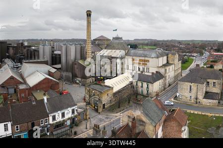 TADCASTER, GROSSBRITANNIEN - 23. FEBRUAR 2026. Eine Luftlandschaft der viktorianischen Architektur des John Smith's Brauereigebäudes in North Yorkshire Stockfoto