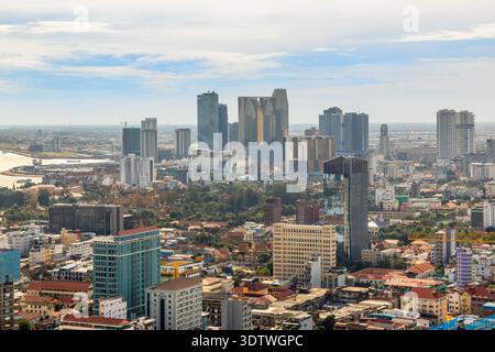 Moderne Büros in der Innenstadt Wolkenkratzer Gebäude mit Wohngebieten im sich schnell entwickelnden zentralen Geschäftsviertel Phnom Penh Panorama, Kambodscha Stockfoto