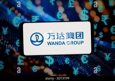 Stuttgart, Deutschland - 13.02.2026: In dieser Fotoabbildung ist das Logo des chinesischen Konzerns Wanda Group auf einem Smartphone zu sehen Stockfoto