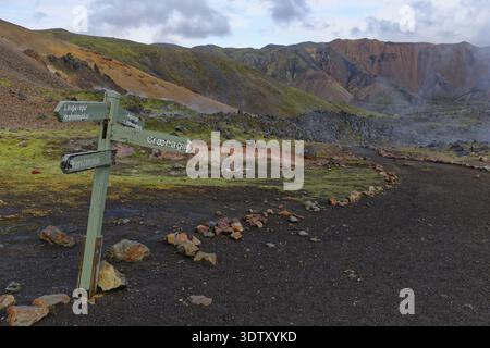 Wegweiser auf einem Wanderweg in Landmannalaugar, Süd-Island, Island Stockfoto