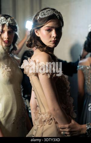 London, Großbritannien. Februar 2026. Backstage bei der Aadnevik Show während der London Fashion Week im Februar 2026 im Royal Horseguards. (Foto: Lounis Tiar/SOPA Images/SIPA USA) Credit: SIPA USA/Alamy Live News Stockfoto
