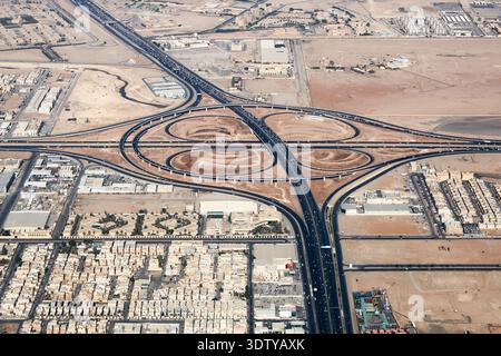 Das tägliche Leben in der Hauptstadt des Königreichs Saudi-Arabien - Riad. Aus der Vogelperspektive über die Stadt. Stockfoto