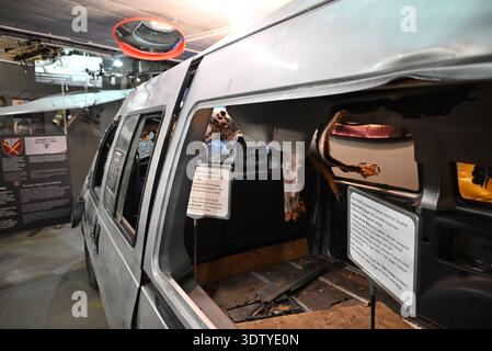 Berlin, Deutschland. Februar 2026. Ein ziviles Auto, das am 2025. April von einer russischen Drohne in Cherson in der südlichen Ukraine getroffen wurde, ist eine der neuen Exponate des Ukrainischen Museums in einem ehemaligen Bunker des Zweiten Weltkriegs in Berlin, die an den vierjährigen Jahrestag der russischen Invasion in der Ukraine, Deutschland, am 23. Februar 2026 erinnern. Quelle: Jaromir Mrhal/CTK Photo/Alamy Live News Stockfoto