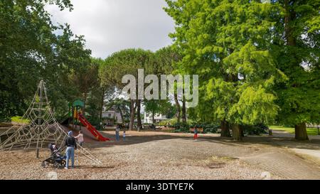Nantes (Nordwesten Frankreichs): Der Noe Mitrie Park mit einem Spielplatz für Kinder Stockfoto