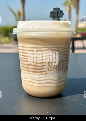 Eiscappuccino in Take Away Becher Stockfoto