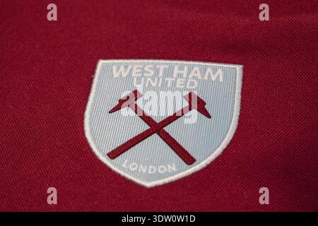 West Ham United Football Club Wappen aus nächster Nähe. London, UK, 14. Juli 2024 Stockfoto