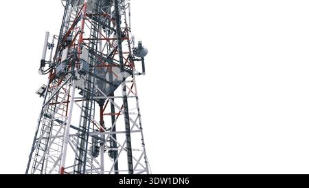 Nahaufnahme des Telekommunikationsturms mit Antennen und Geräten, die die drahtlose Netzwerkinfrastruktur darstellen. Stockfoto