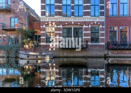 Stoomdrukkerij Eduard IJdo war um 1900 eine der bedeutendsten Druckereien in Leiden. Das Gebäude stammt von David Veilbrief. Stockfoto