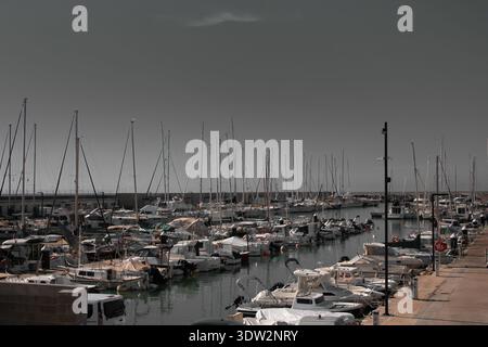 Garraf Port in Schwarz-weiß Stockfoto