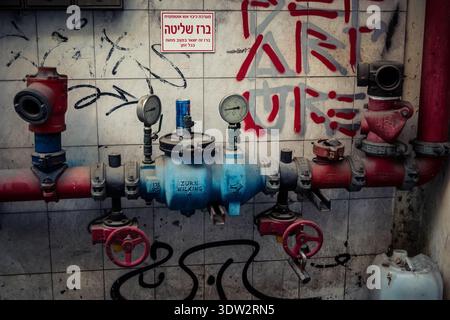 Jerusalem, Israel, 21. Februar 2026 auf den Bürgersteigen der Stadt installierte Außenhydranten für Rettungsdienste. Diese wesentlichen Sicherheitsmerkmale A Stockfoto
