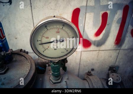 Jerusalem, Israel, 21. Februar 2026 auf den Bürgersteigen der Stadt installierte Außenhydranten für Rettungsdienste. Diese wesentlichen Sicherheitsmerkmale A Stockfoto