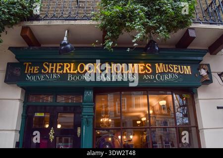 London, Großbritannien. Februar 2026. Außenansicht des Sherlock Holmes Museum in der Baker Street. Quelle: Vuk Valcic/Alamy Stockfoto