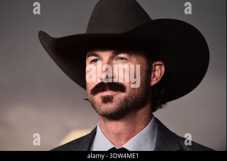 Los Angeles, USA. Februar 2026. Riley Green kam zur Premiere von CBS’s „Marshals“, die am 24. Februar 2026 im Autry Museum of the American West in Los Angeles stattfand. © LISA OConnor/ Credit: AFF/Alamy Live News Stockfoto