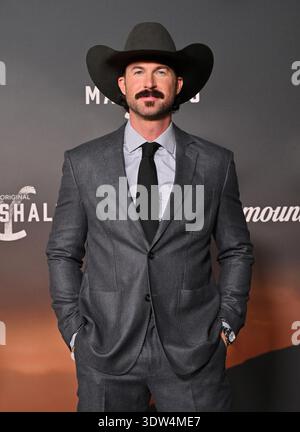 Los Angeles, USA. Februar 2026. Riley Green kam zur Premiere von CBS’s „Marshals“, die am 24. Februar 2026 im Autry Museum of the American West in Los Angeles stattfand. © LISA OConnor/ Credit: AFF/Alamy Live News Stockfoto