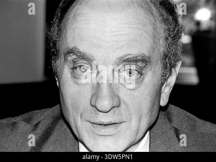 Otto Graf Lambsdorff 19850501ad008 Otto Friedrich Wilhelm von der Wenge Graf Lambsdorff * 20. Dezember 1926 in Aachen 5. Dezember 2009 in Bonn deutscher Politiker FDP, von 1977 bis 1984 Bundesminister für Wirtschaft, 1988 bis 1993 als Bundesvorsitzender der FDP 19850501ad008 Hamburg Deutschland *** Otto Graf Lambsdorff 19850501ad008 Otto Friedrich Wilhelm von der Wenge Graf Lambsdorff 20. Dezember 1926 in Aachen 5. Dezember 2009 in Bonn deutscher Politiker FDP , von 1977 bis 1984 Bundesminister für Wirtschaft, 1988 bis 1993 als Bundesvorsitzender der FDP Hamburg Hamb Stockfoto