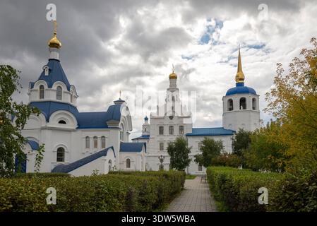 ULAN-UDE, RUSSLAND - 5. SEPTEMBER 2025: Die alte St. Odigitrievsky Kathedrale. Ulan-Ude, Burjatien Stockfoto