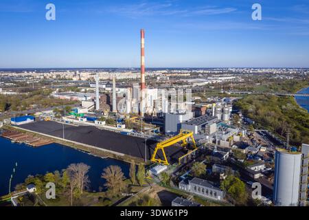 Luftaufnahme der Elektrocieplownia Zeran, Kohlekraftwerk in Warschau, Polen Stockfoto